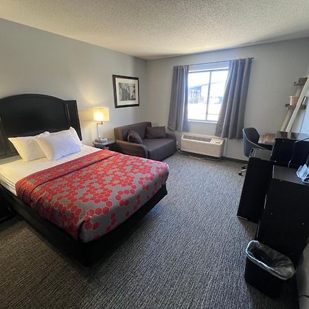 American Inn And Suites Ionia Bagian luar foto