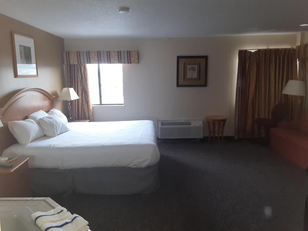 American Inn And Suites Ionia Bagian luar foto