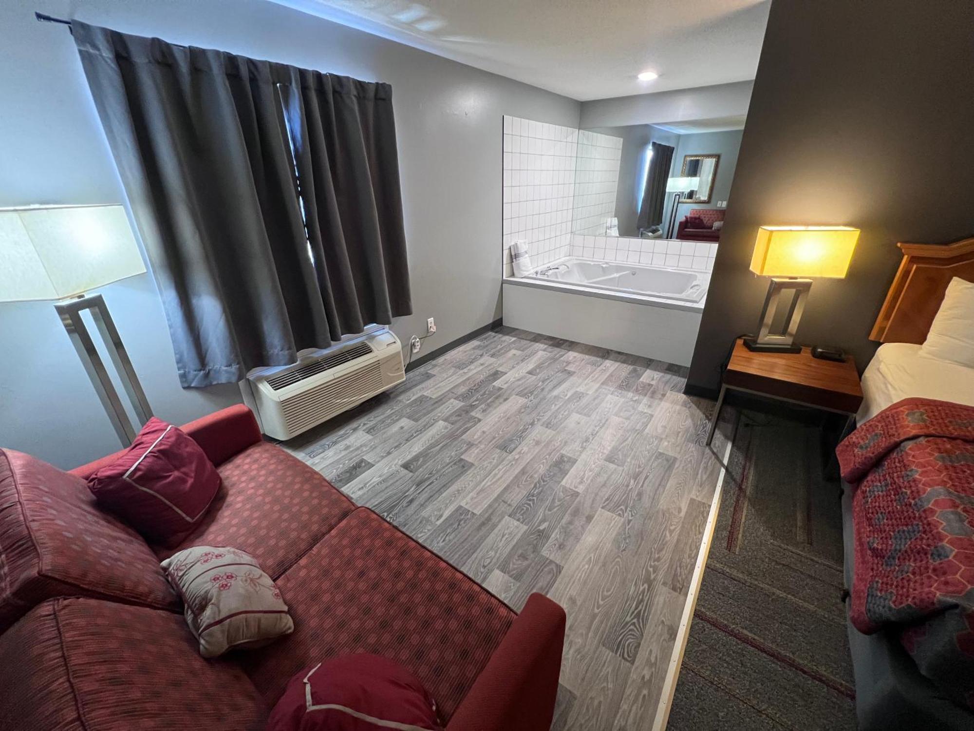 American Inn And Suites Ionia Bagian luar foto