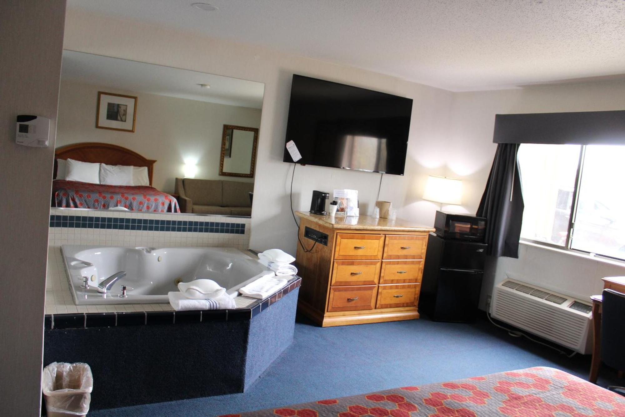 American Inn And Suites Ionia Bagian luar foto