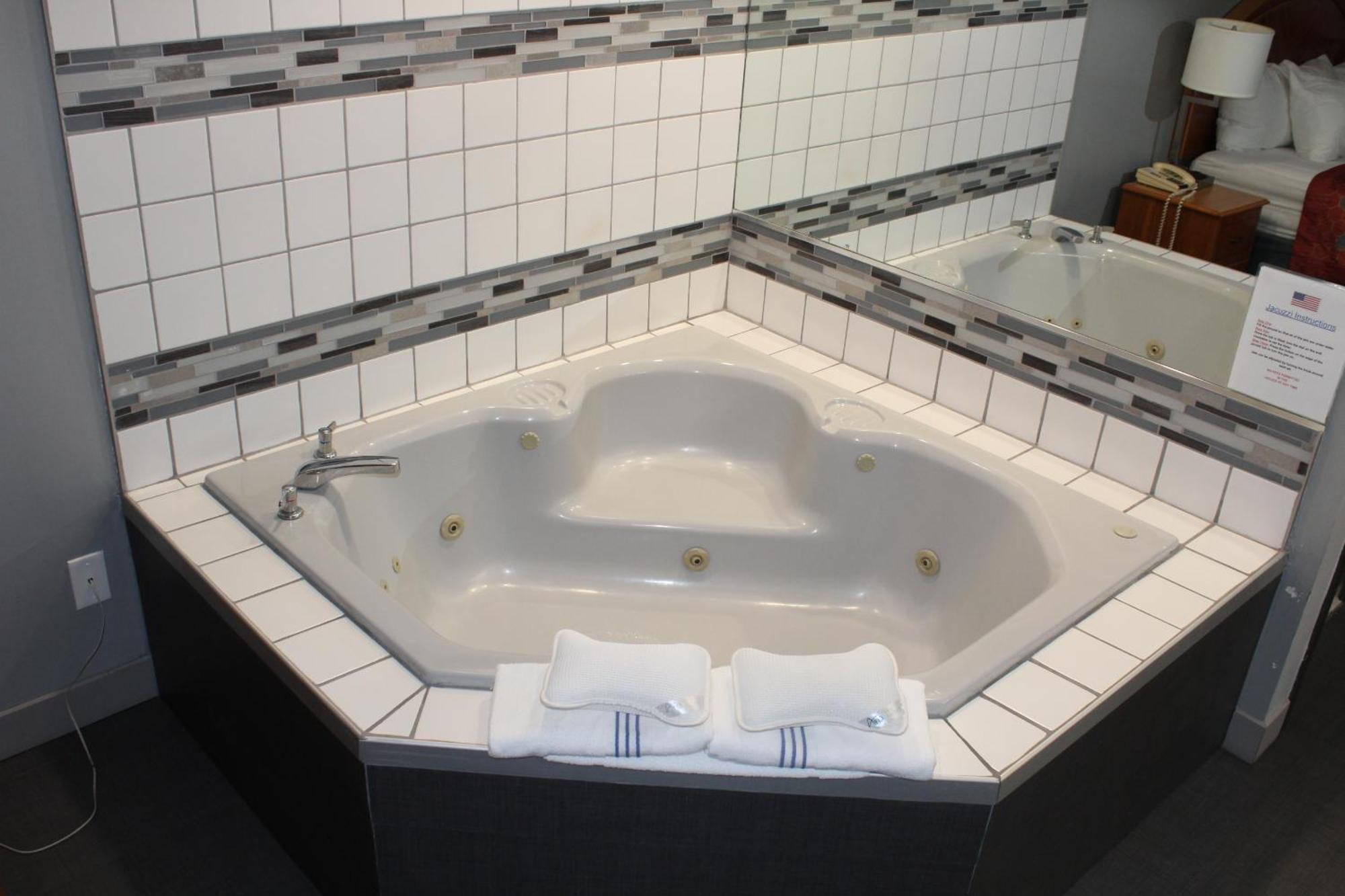American Inn And Suites Ionia Bagian luar foto