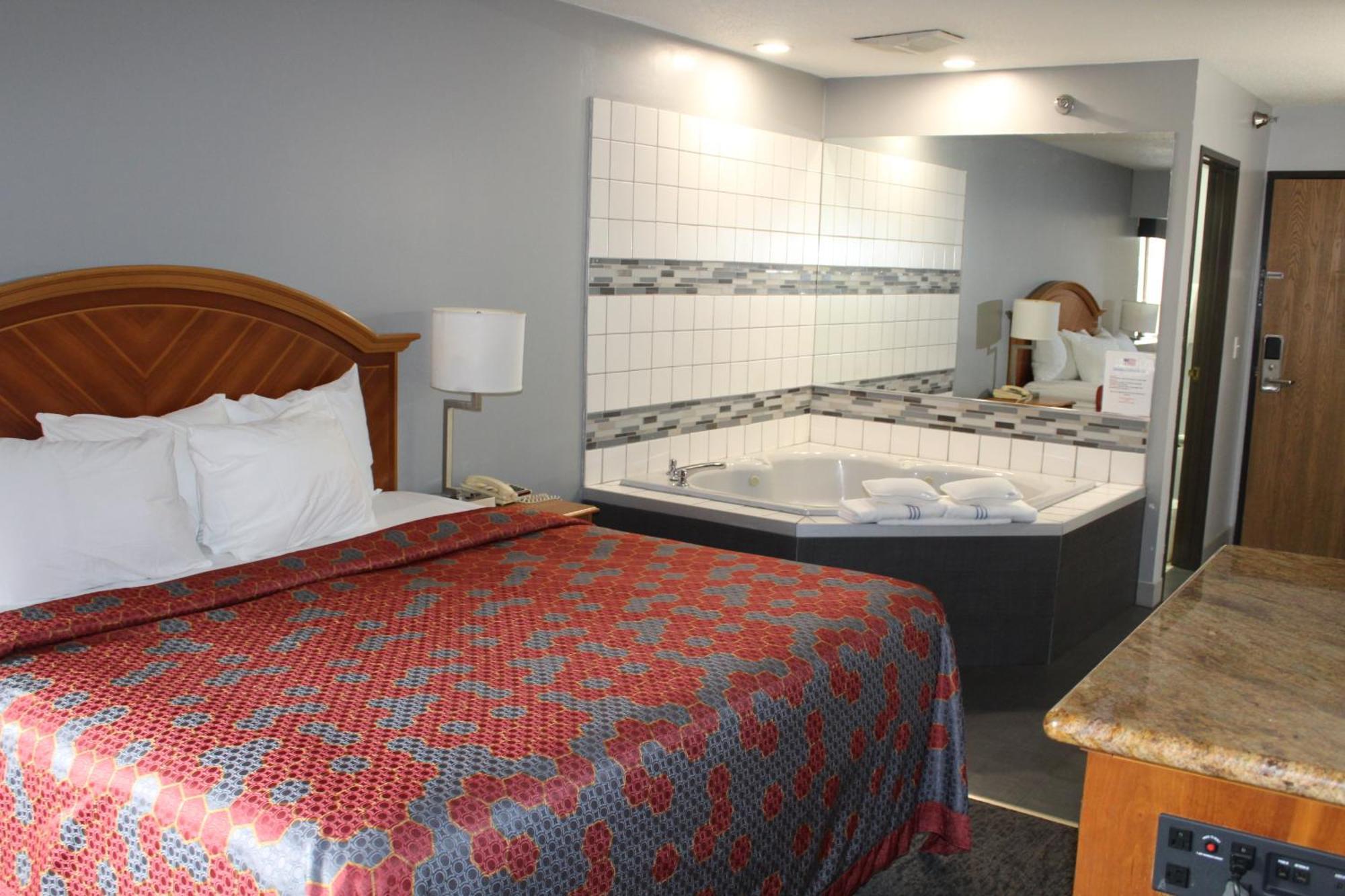 American Inn And Suites Ionia Bagian luar foto