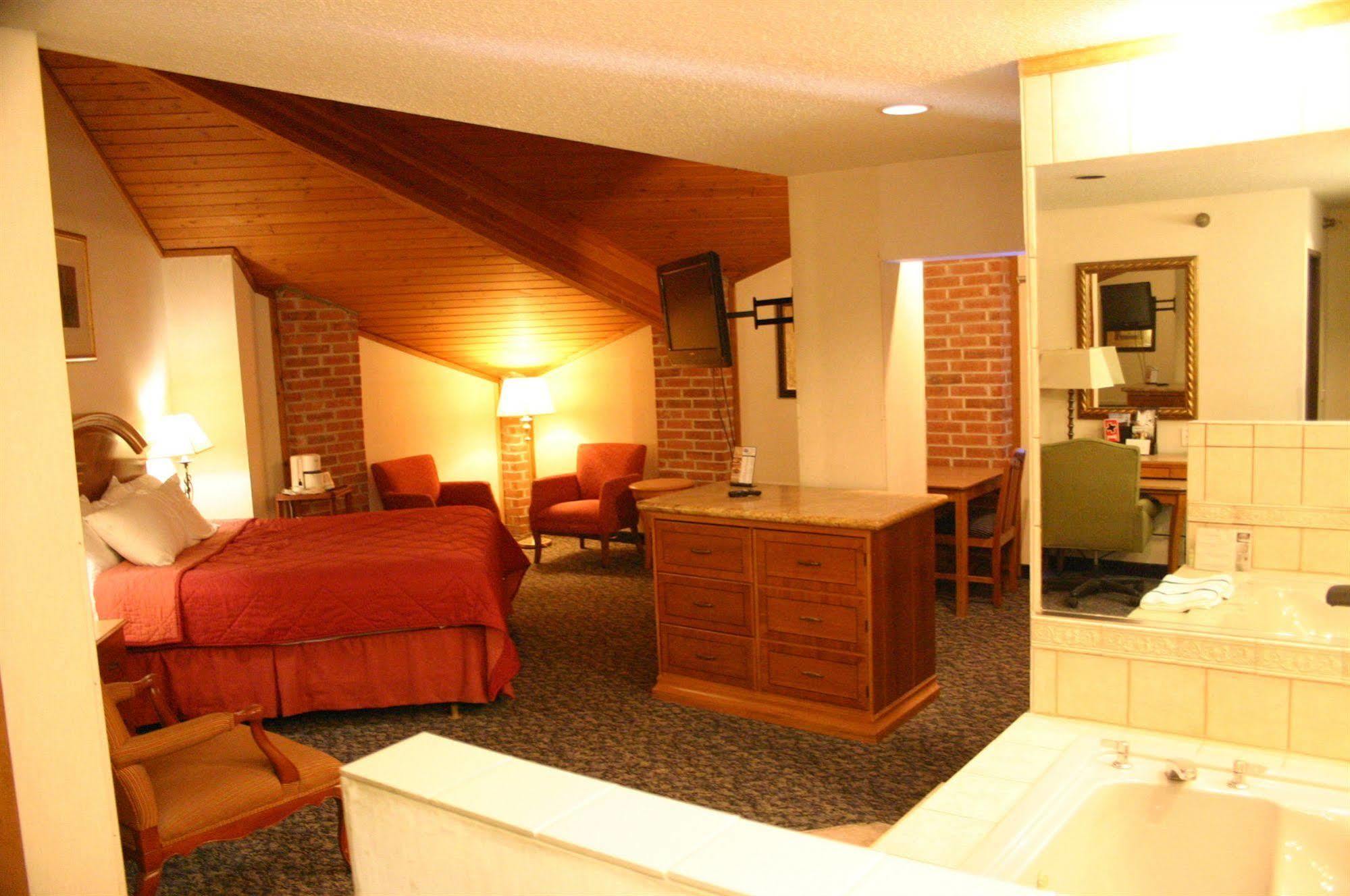 American Inn And Suites Ionia Bagian luar foto
