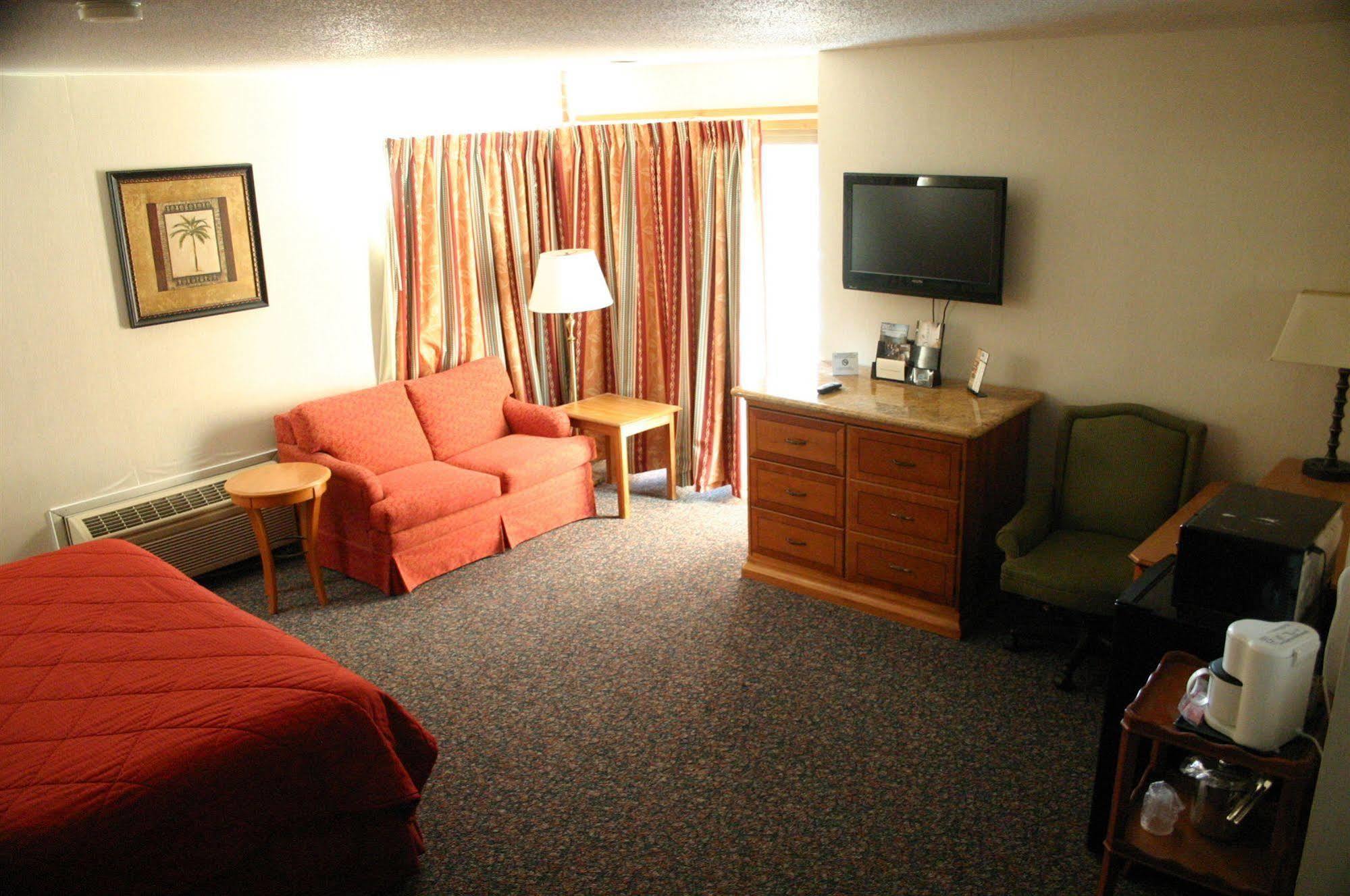 American Inn And Suites Ionia Bagian luar foto