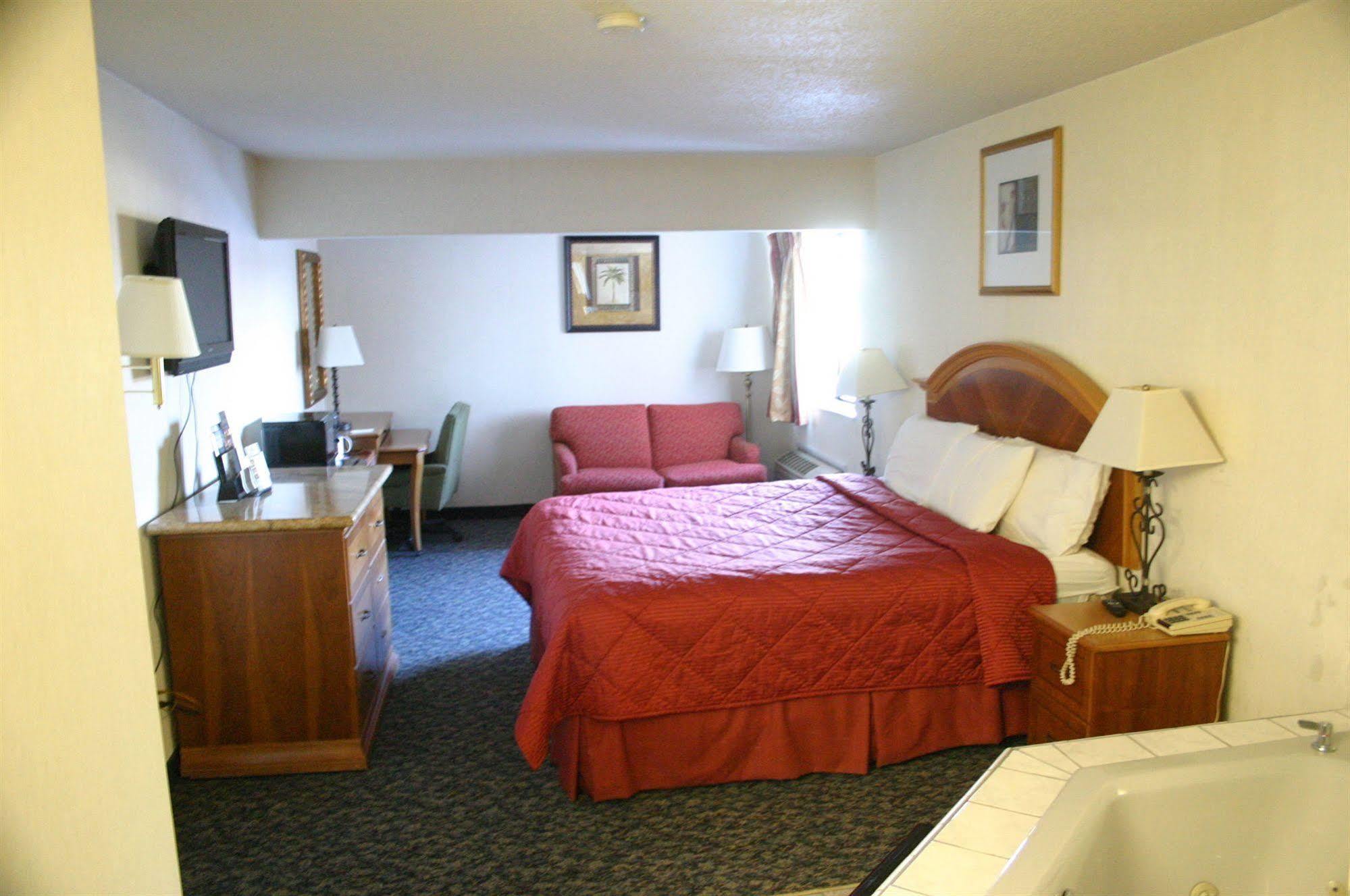 American Inn And Suites Ionia Bagian luar foto