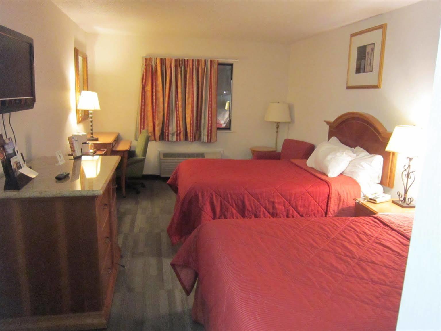 American Inn And Suites Ionia Bagian luar foto