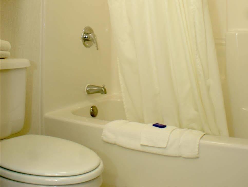 American Inn And Suites Ionia Bagian luar foto