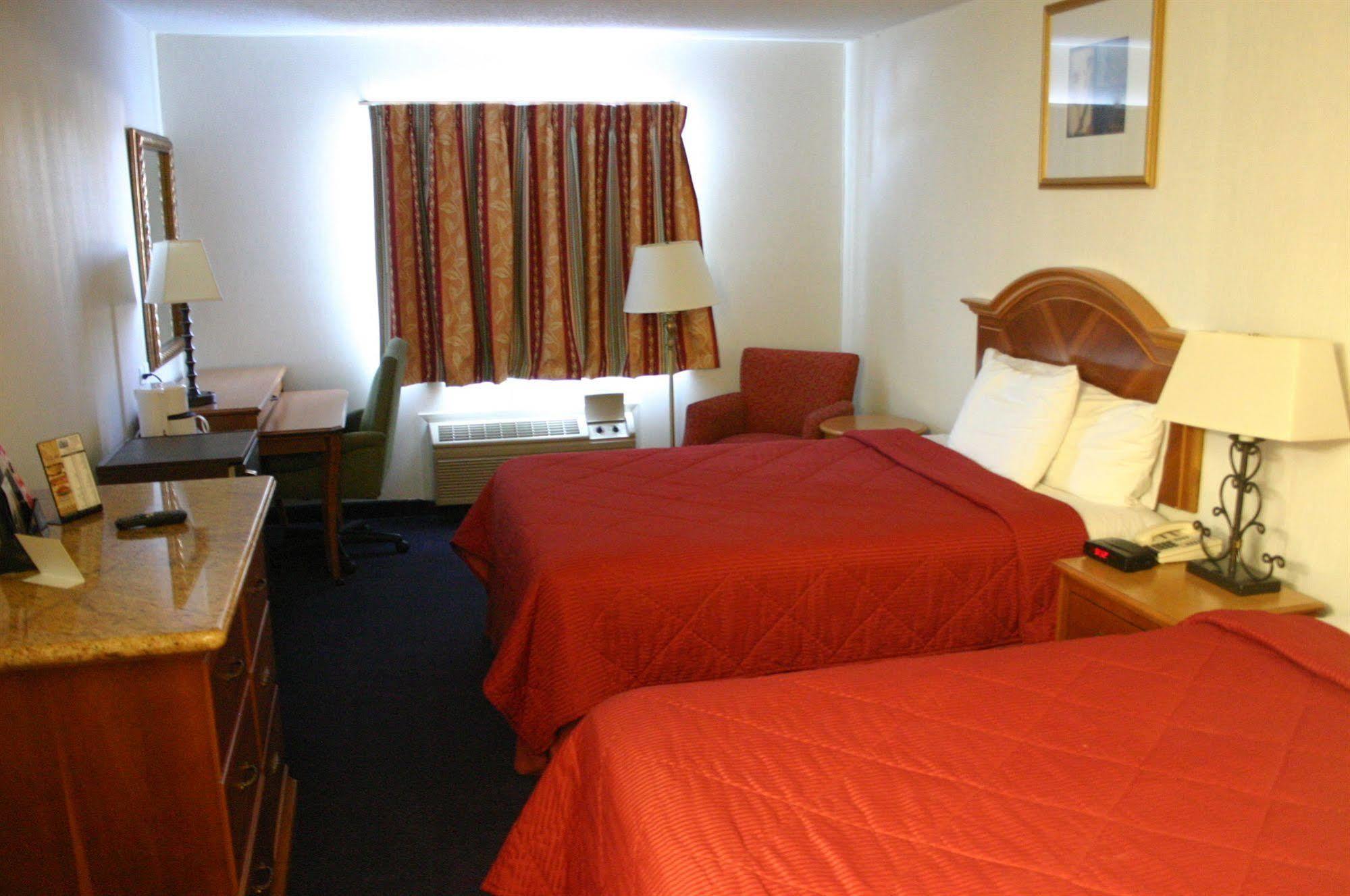 American Inn And Suites Ionia Bagian luar foto