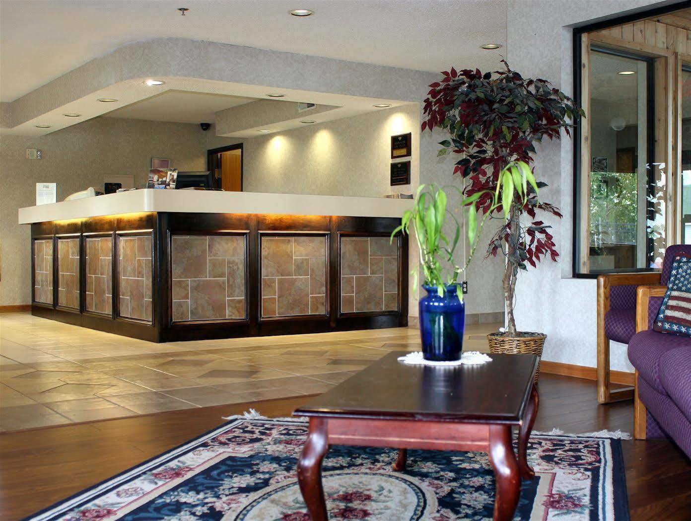 American Inn And Suites Ionia Bagian luar foto