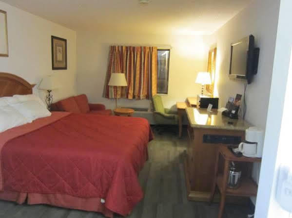 American Inn And Suites Ionia Bagian luar foto